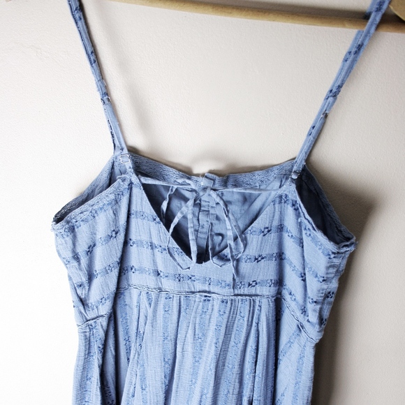 UO // Sleeveless Gauze Fit and Flare Sundress - Picture 4 of 6